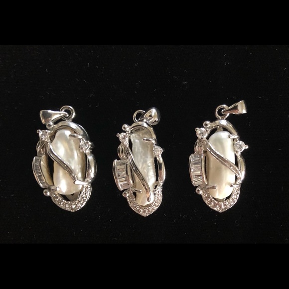 Beautiful Freshwater Pearl Pendant - Picture 2 of 5